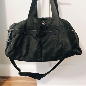 Lululemon Athletica Gym to Win black duffel bag